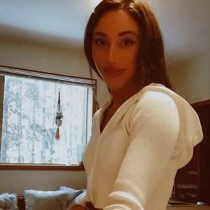 Meet your Posher, Mia